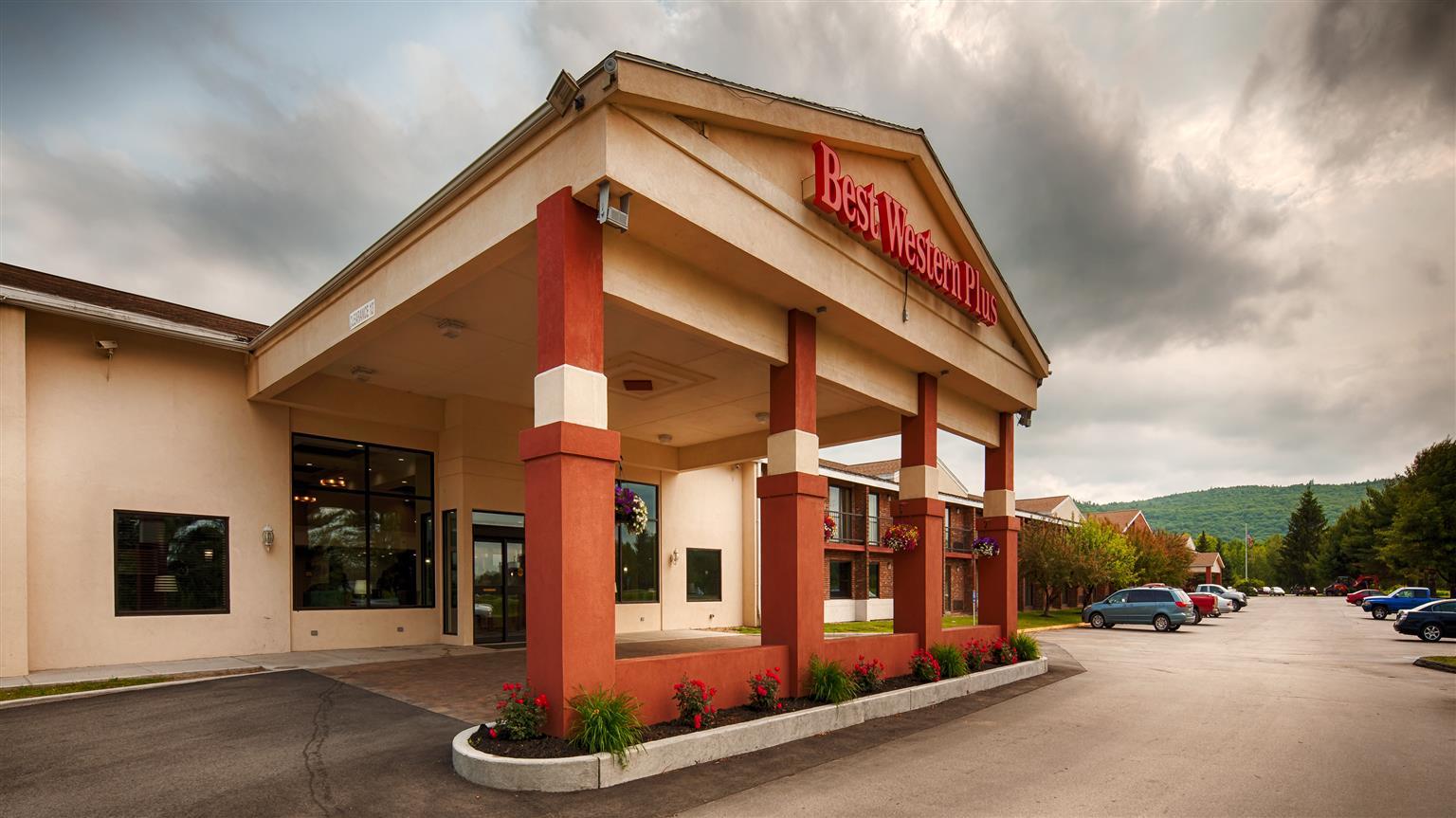 Best Western Plus Keene Hotel Exterior foto